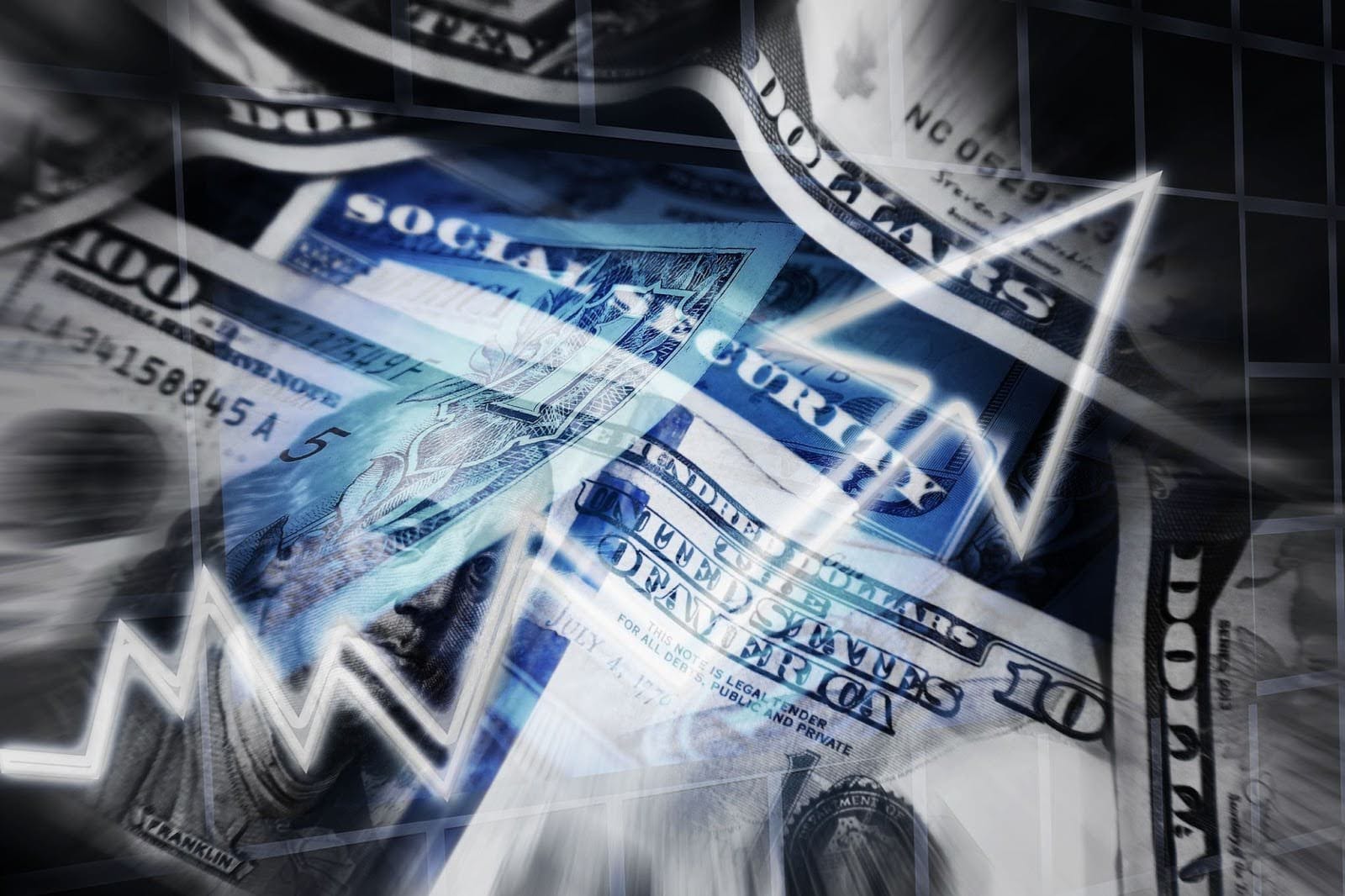 $100 bills with an arrow to signify rising inflation